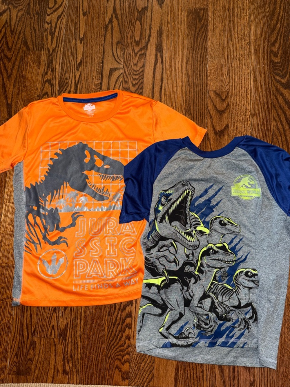 Jurassic World Kids' Orange & Gray Dino Graphic Short-Sleeve Tees